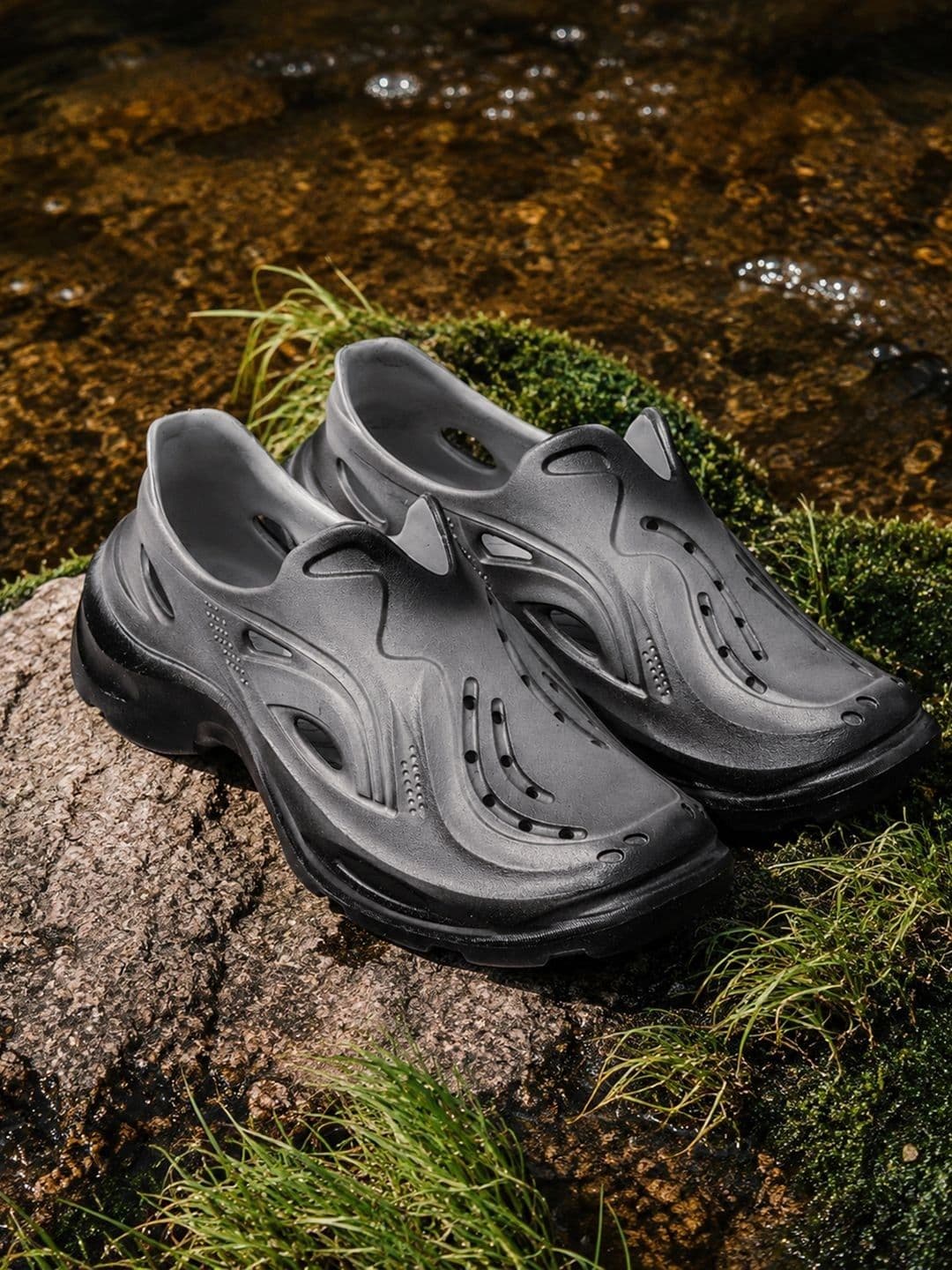 Bewakoof Men's Ash Drift Spray-Painted Lightweight & Comfy Clogs - view 1