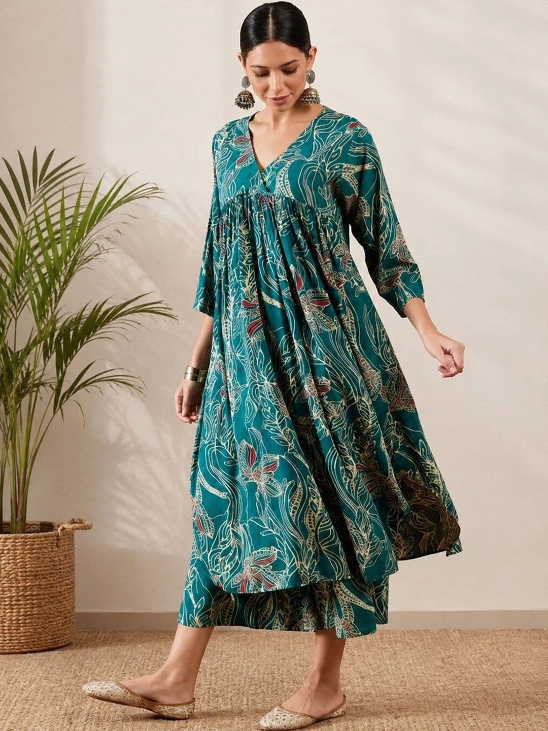 UGMAZ Women Floral Printed Tiered Kurta with Palazzos - view 1