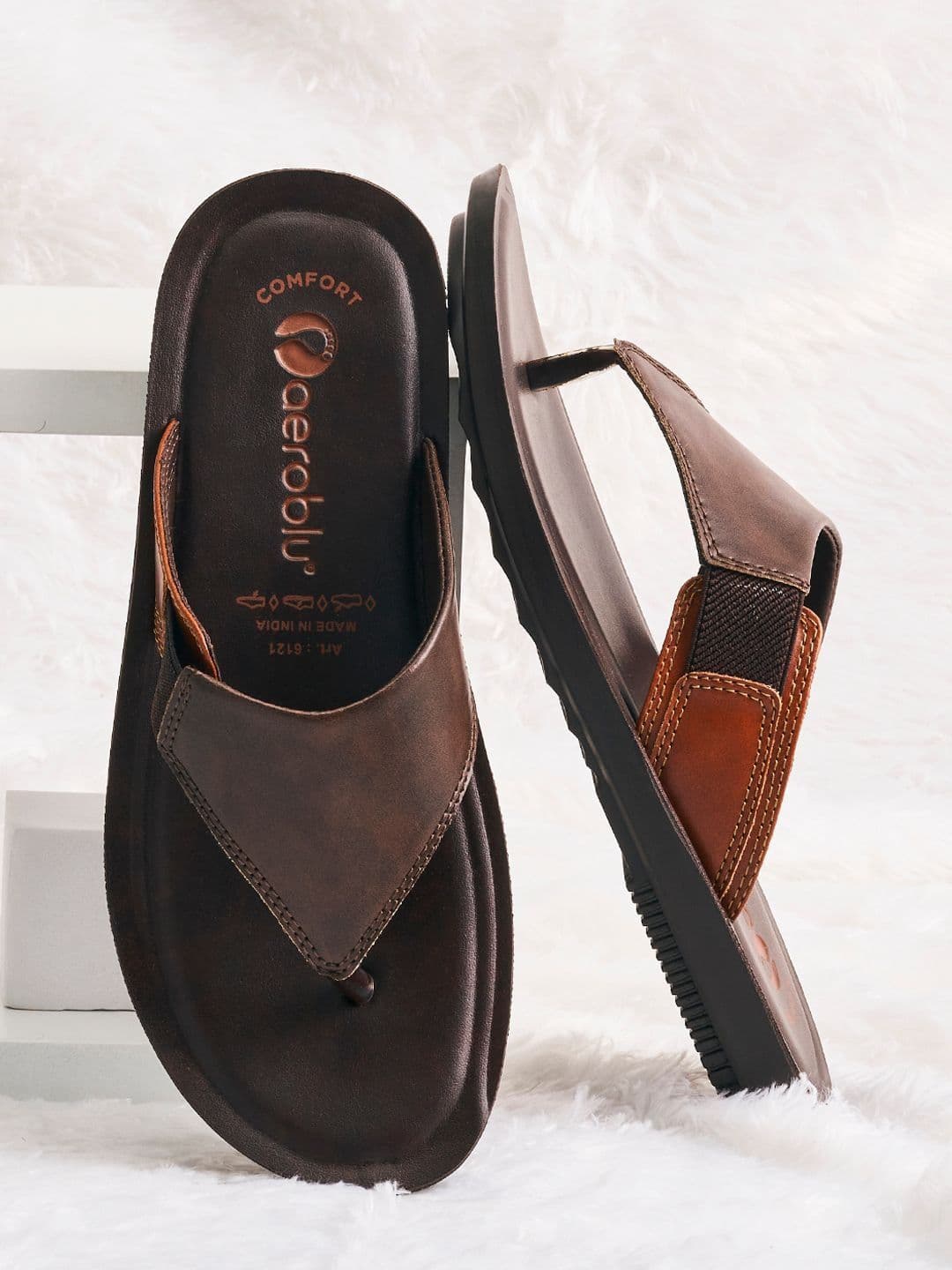 Aeroblu Men Solid Slip-On Casual Open Toe Flats - view 1