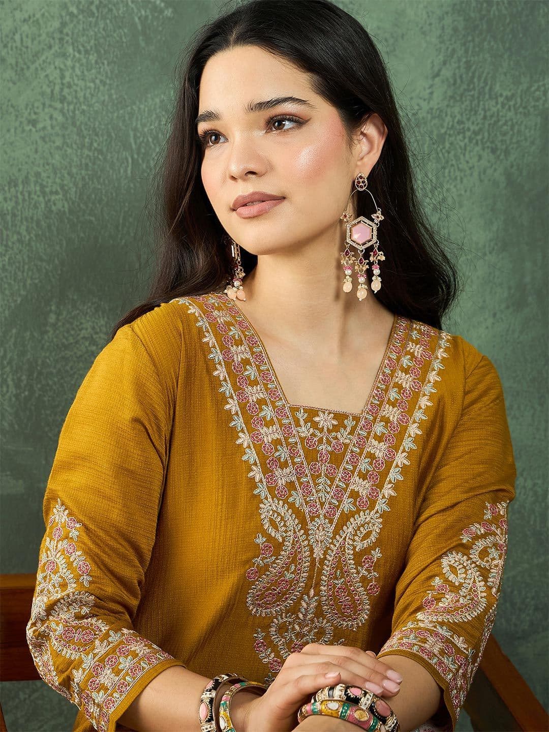 Varanga Women Ethnic Motifs Embroidered Kurta with Trousers - view 1