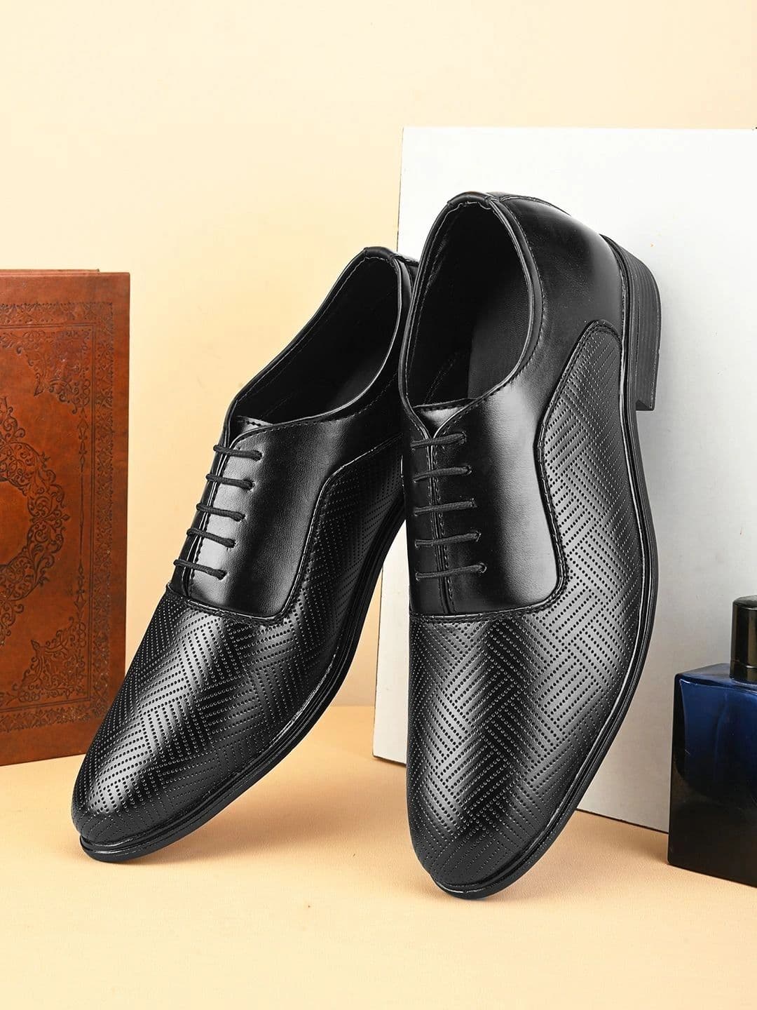 Provogue Men Pointed-Toe Formal Oxfords - view 1