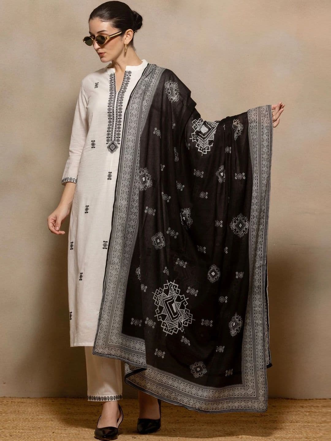 Sabhyata Women Ethnic Motifs Embroidered Regular Thread Work Pure Cotton Kurta with Trousers & With Dupatta - view 1