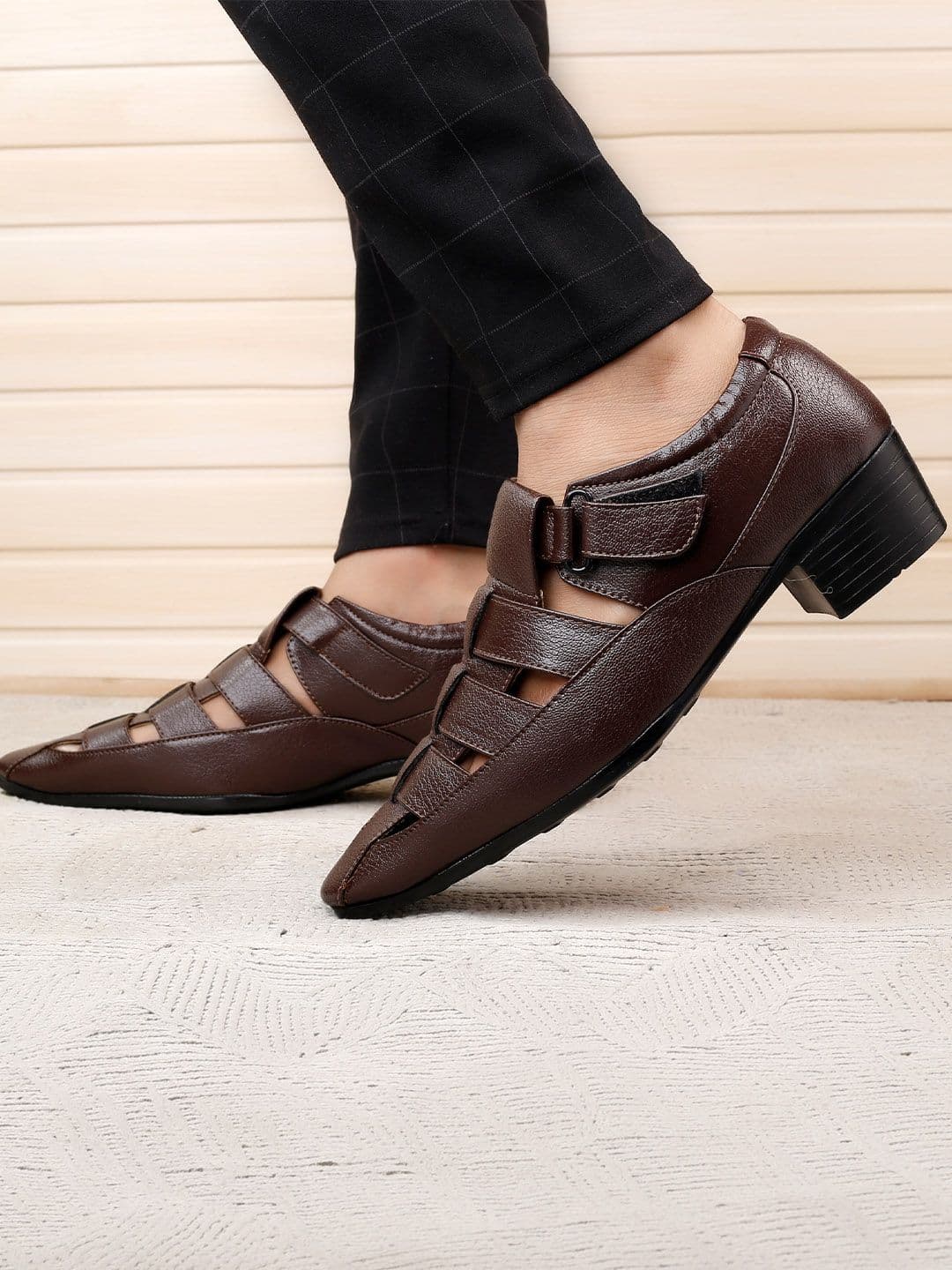 baxxico Men Shoe-Style Sandals - view 1
