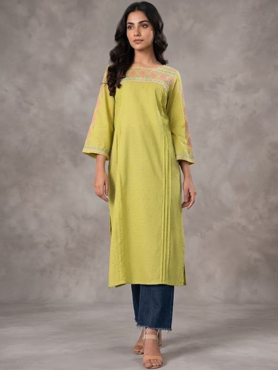 Navibhu Classic Everyday Women Ethnic Motifs Embroidered Thread Work Kurta - view 1