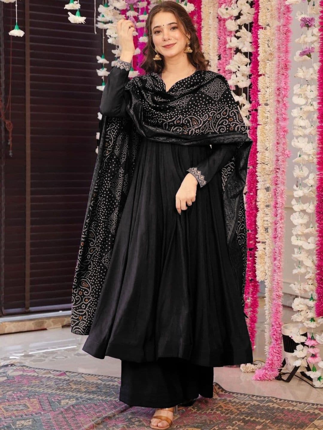 Vastrangam Women Ethnic Motifs Embroidered Empire Thread Work Kurta with Palazzos & With Dupatta - view 1