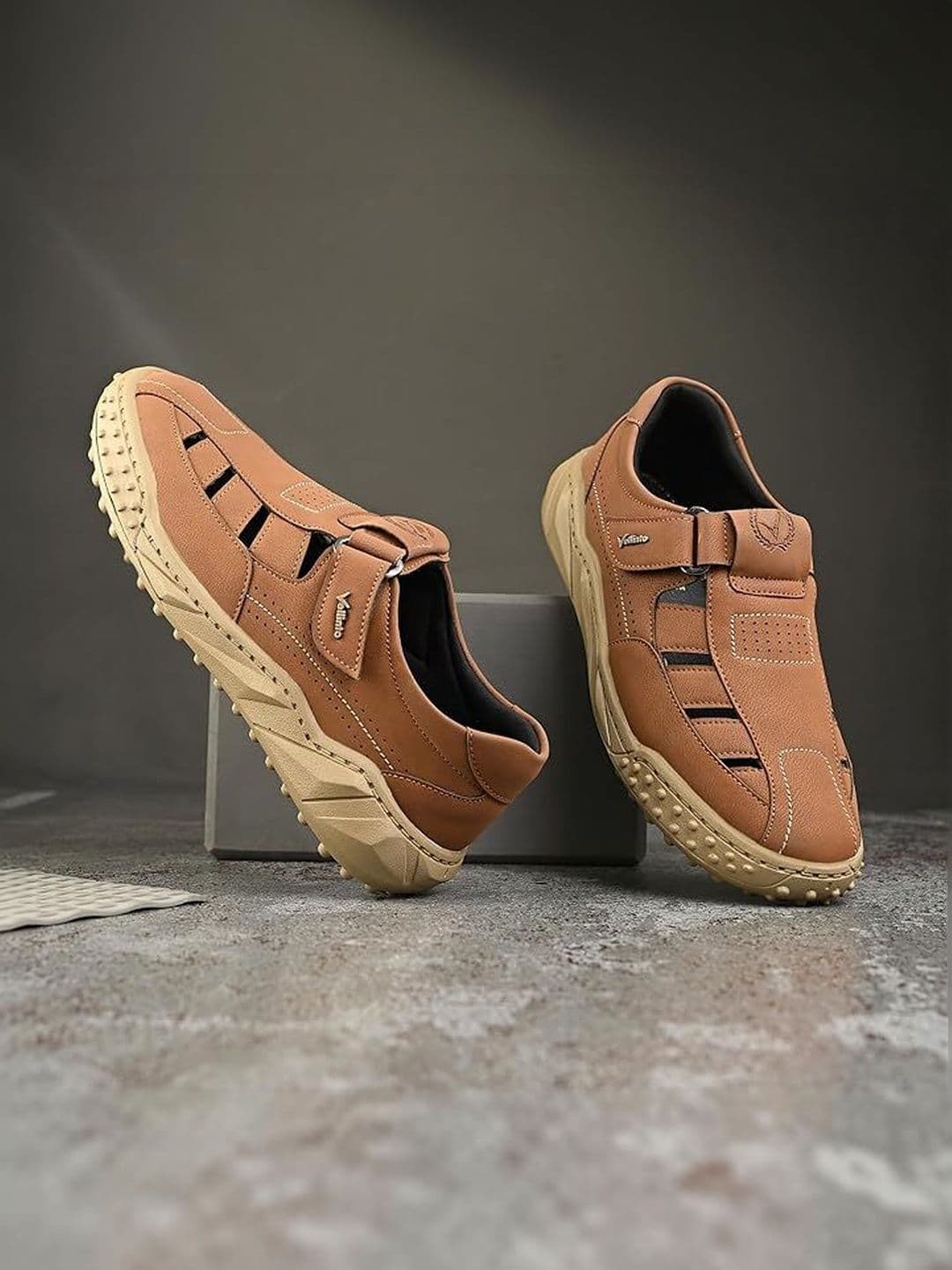 Vellinto Men Shoe-Style Sandals - view 1