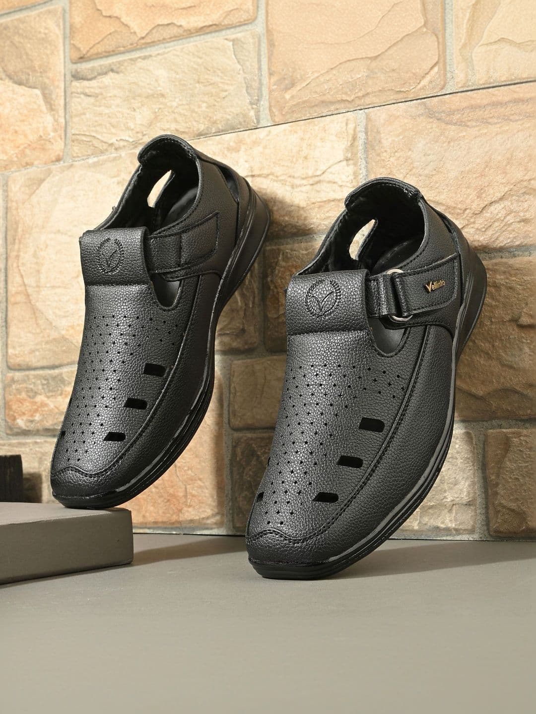 Vellinto Men Shoe-Style Sandals - view 1
