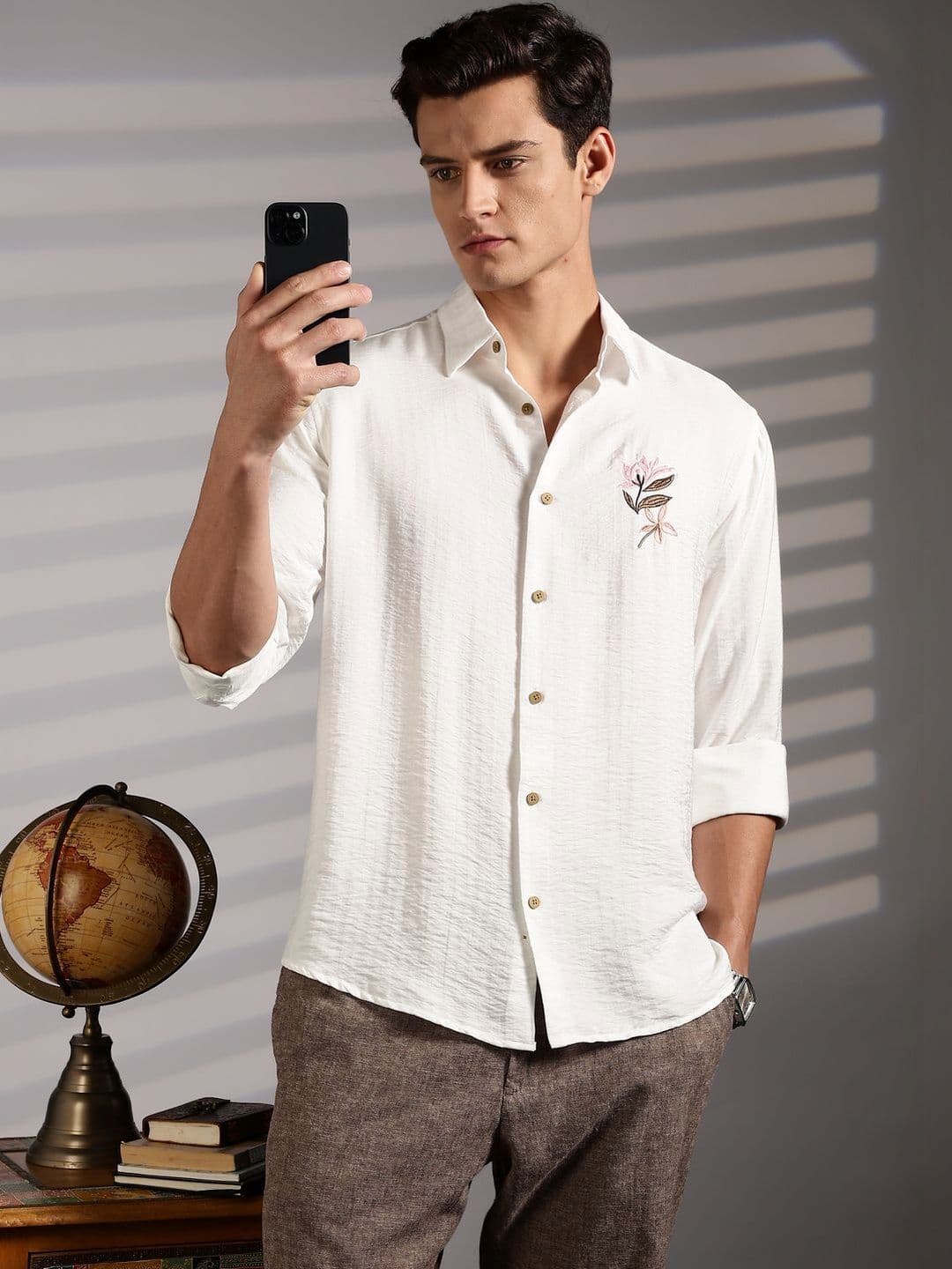 Eszett Men Solid Linen Shirts - view 1