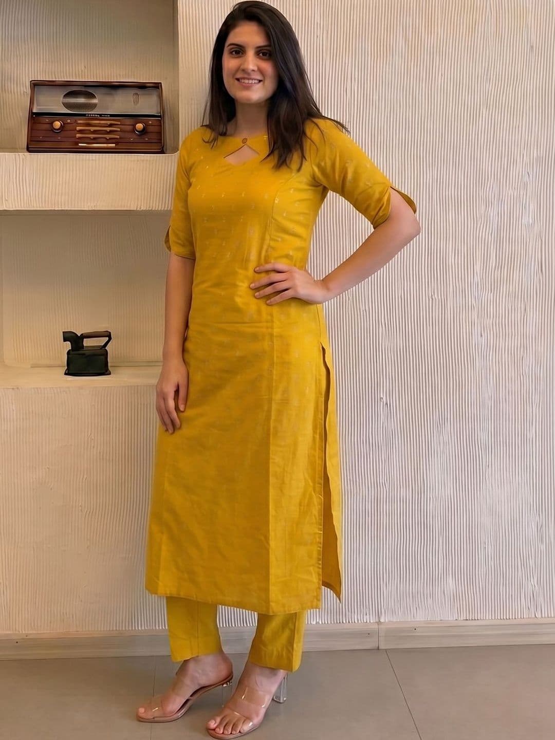 Aaghnya Women Regular Kurta with Trousers - view 1