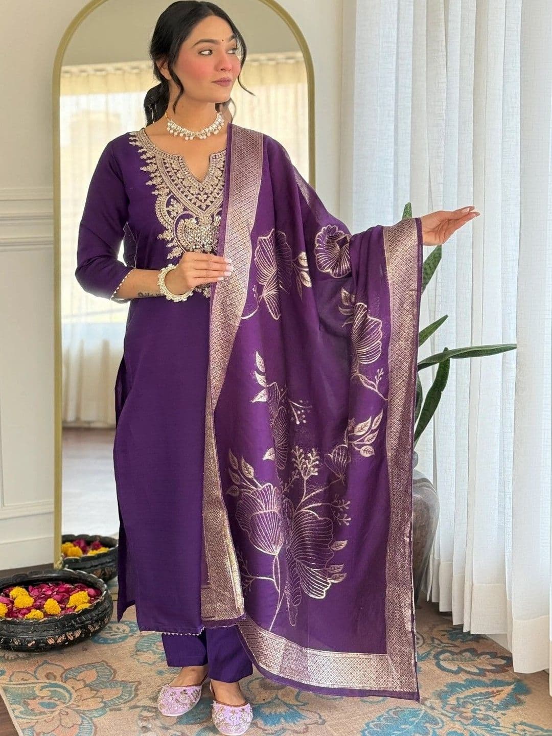 ELLITI Women Floral Embroidered Regular Thread Work Kurta with Trousers & With Dupatta - view 1