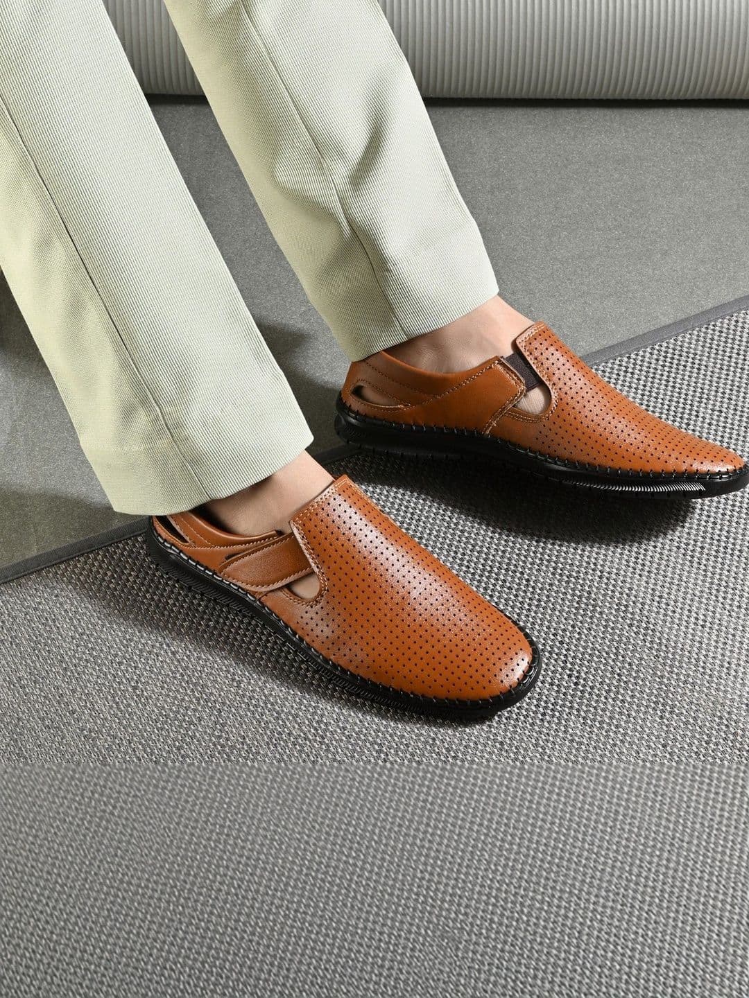 HERE&NOW Men Shoe-Style Sandals - view 1
