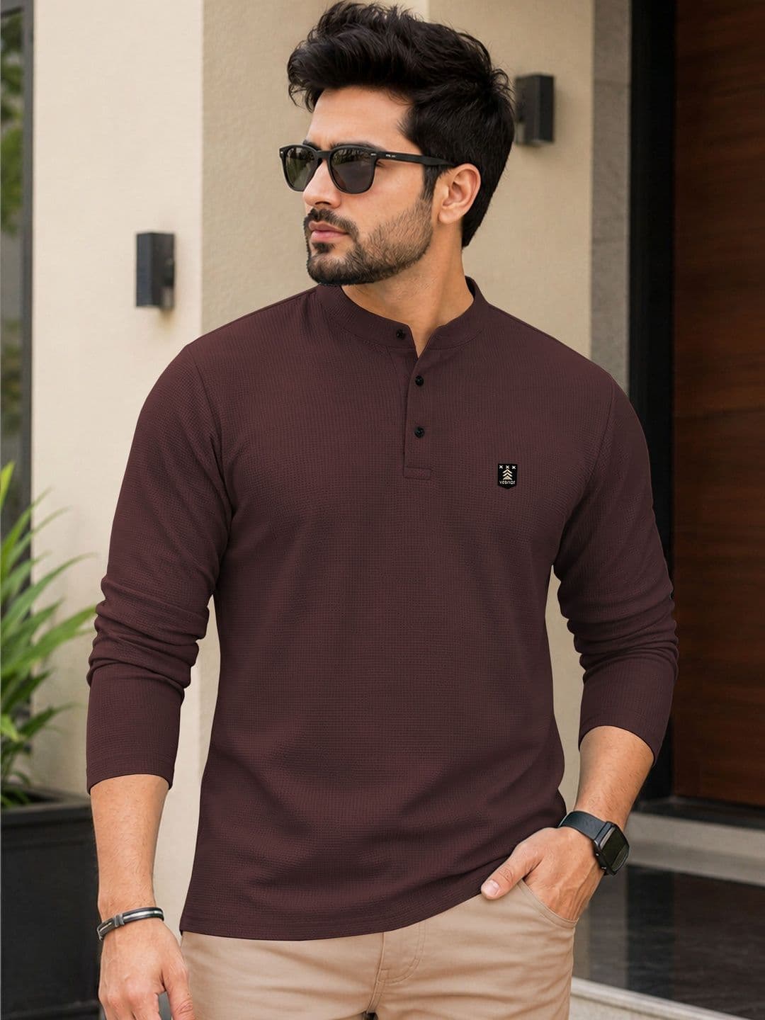 VeBNoR Men Brand Logo Mandarin Collar T-shirt - view 1