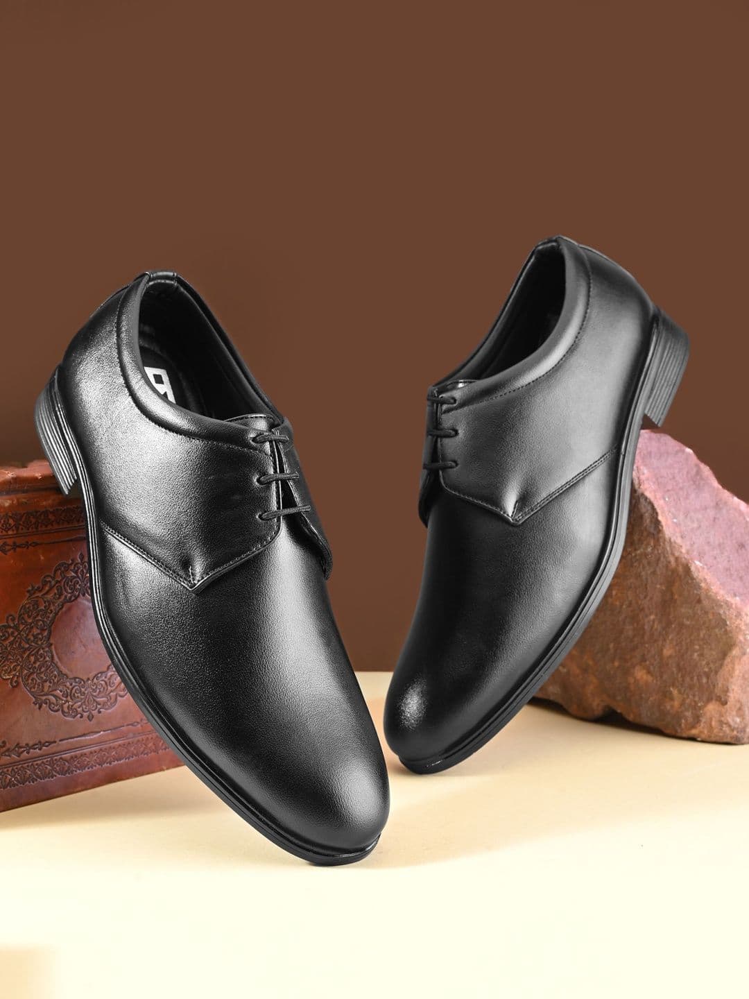 Here&Now Men Black Synthetic Leather Formal Solid Lace Up Derby Shoes - view 1