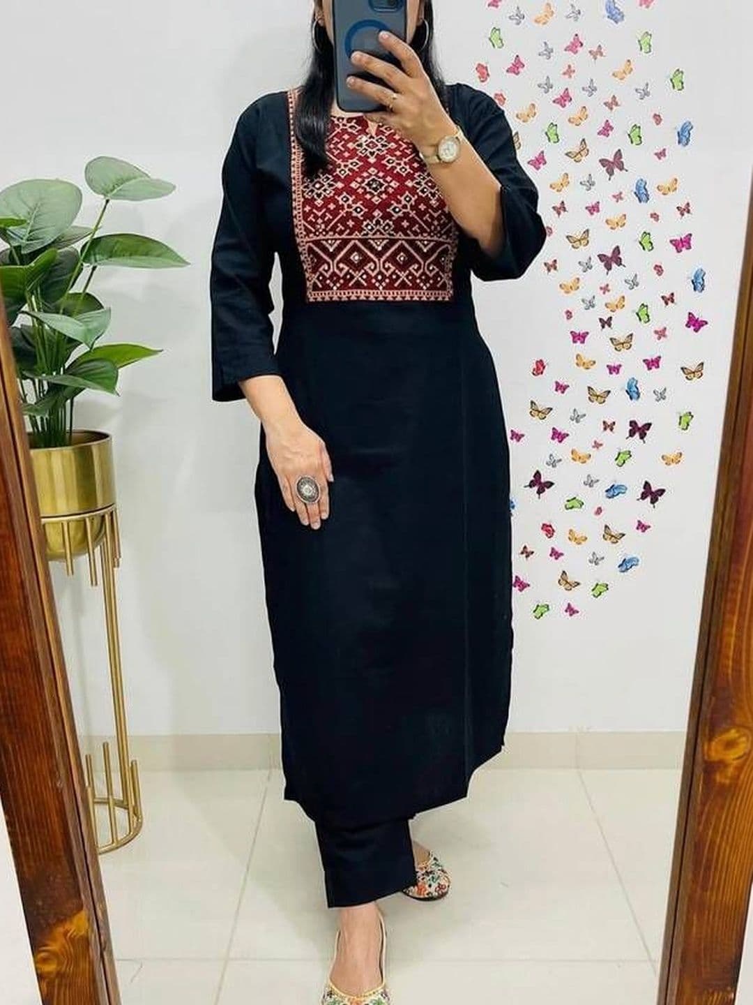 Sangria Women Ethnic Motifs Embroidered Regular Thread Work Pure Cotton Kurta with Trousers - view 1