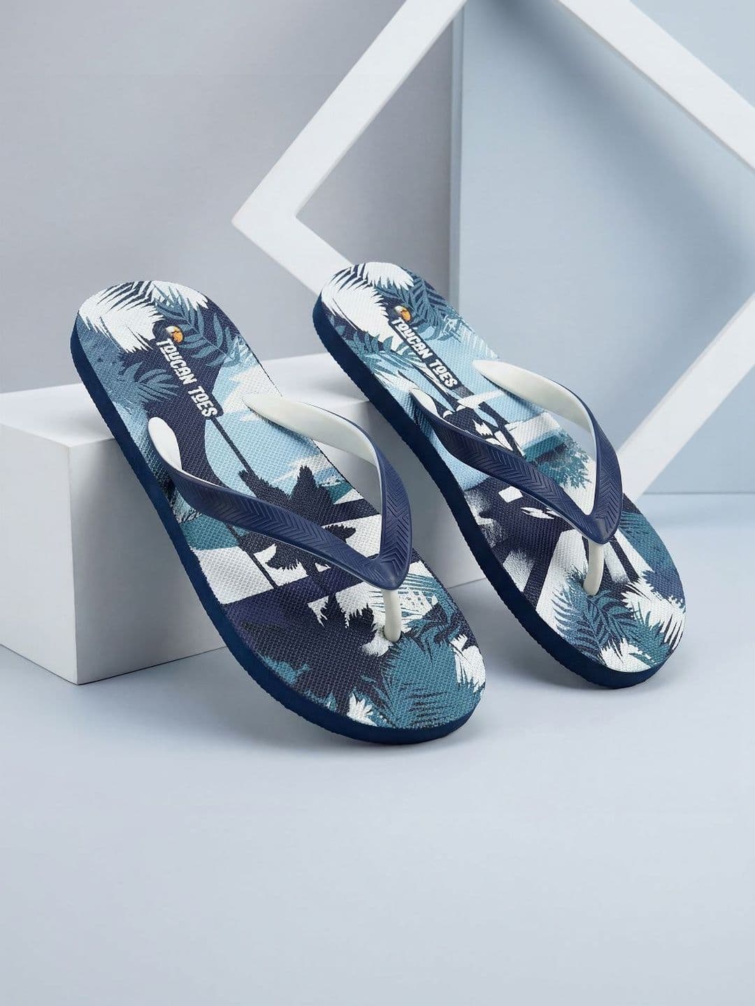 Toucantoes Men Printed Rubber Thong Flip-Flops - view 1
