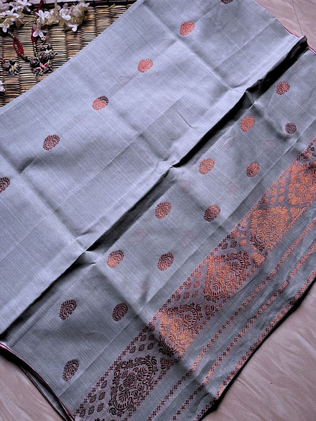 KAMDAR AC Cotton Woven Design Zari Mekhela Chador - view 1
