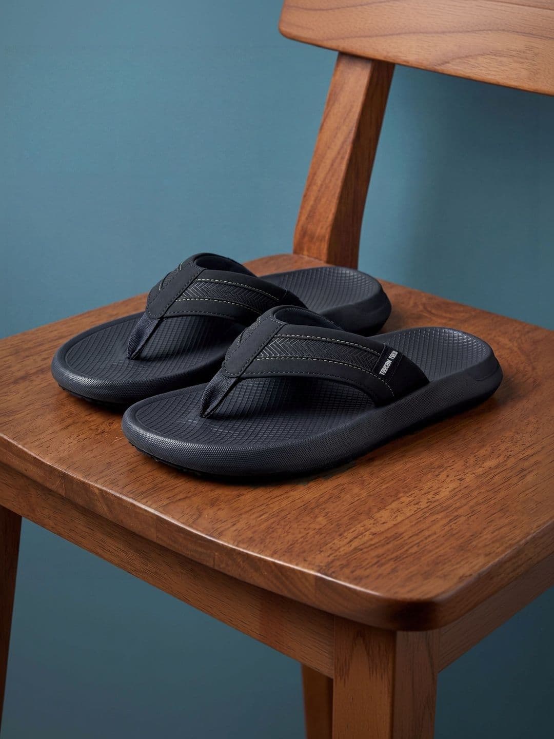 Toucantoes Men Thong Flip-Flops - view 1