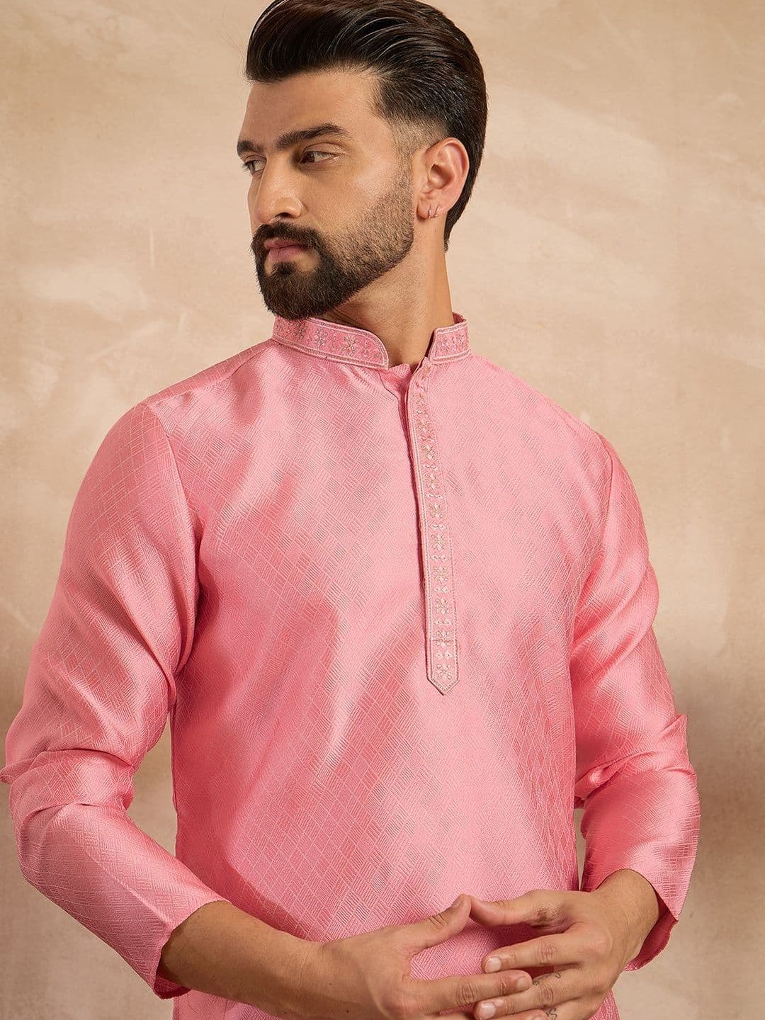 Ethnic Bay Men Embroidered Kurta - view 1