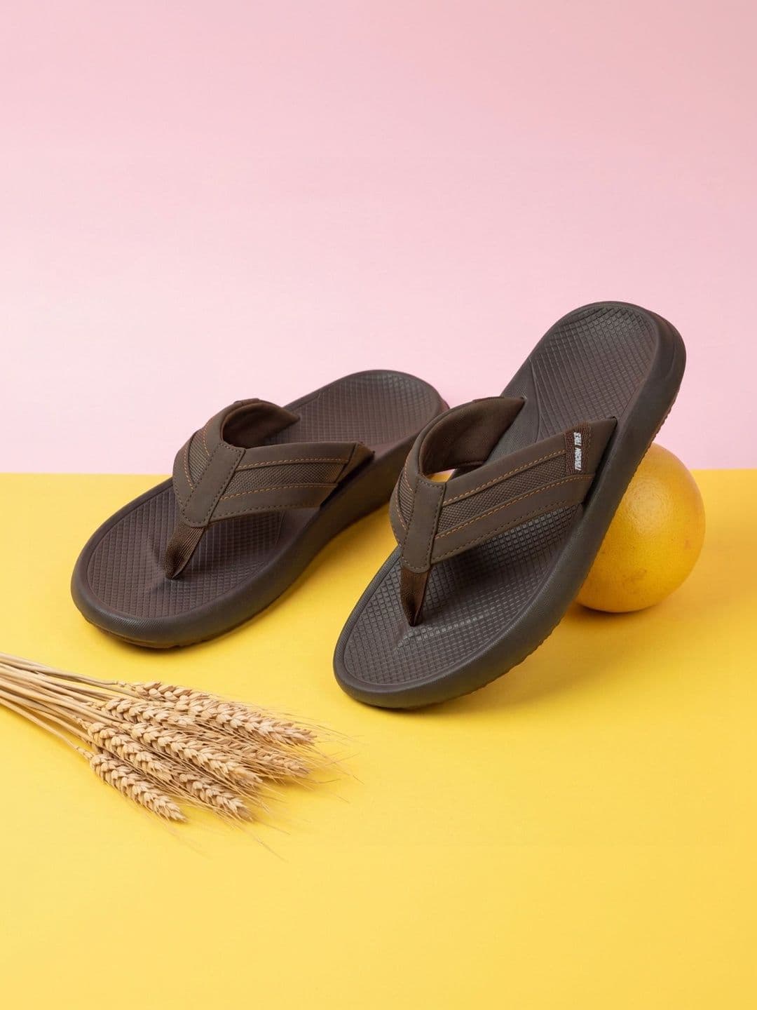 Toucantoes Men Thong Flip-Flops - view 1