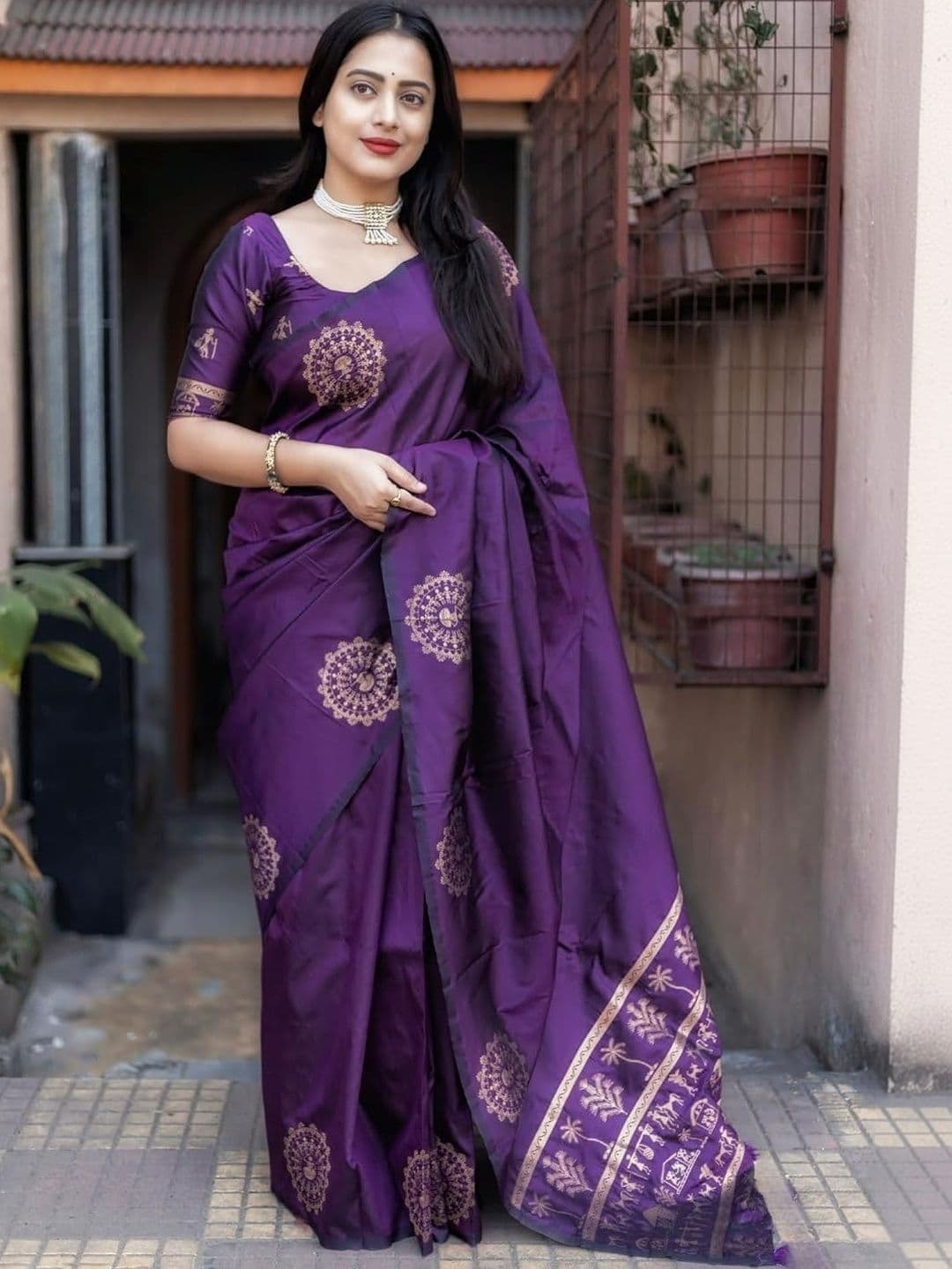 Sangria Woven Design Zari Art Silk Banarasi Saree - view 1