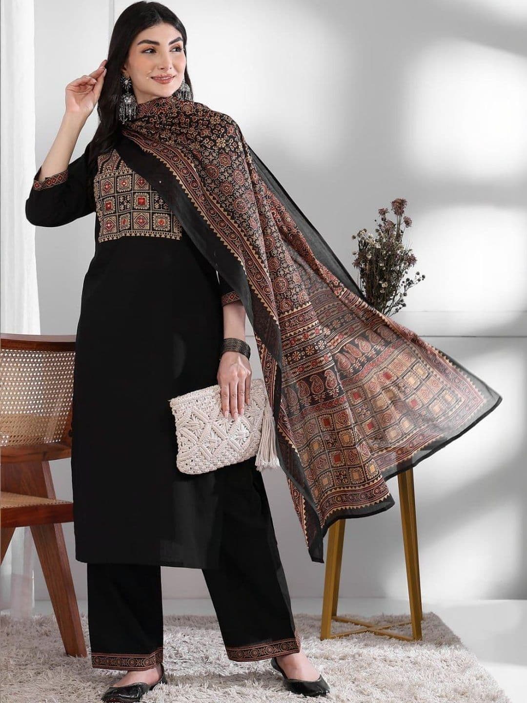 Zeavi Women Ethnic Motifs Embroidered Regular Chikankari Kurta with Palazzos & With Dupatta - view 1