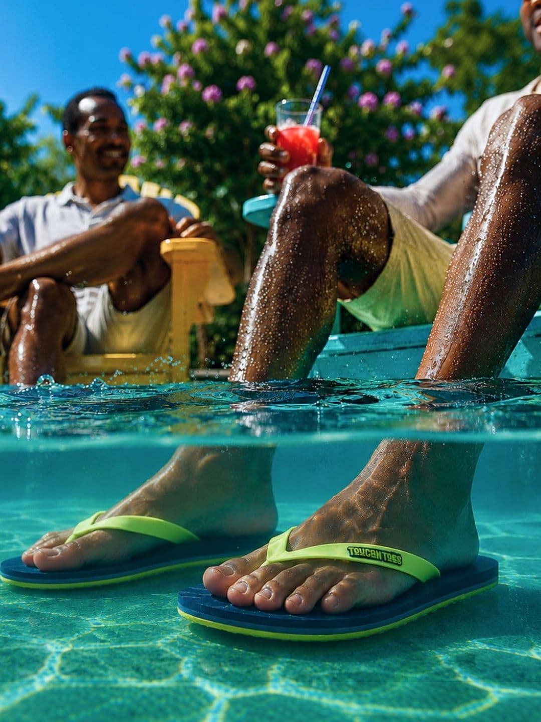 Toucantoes Men Colourblocked Rubber Thong Flip-Flops - view 1