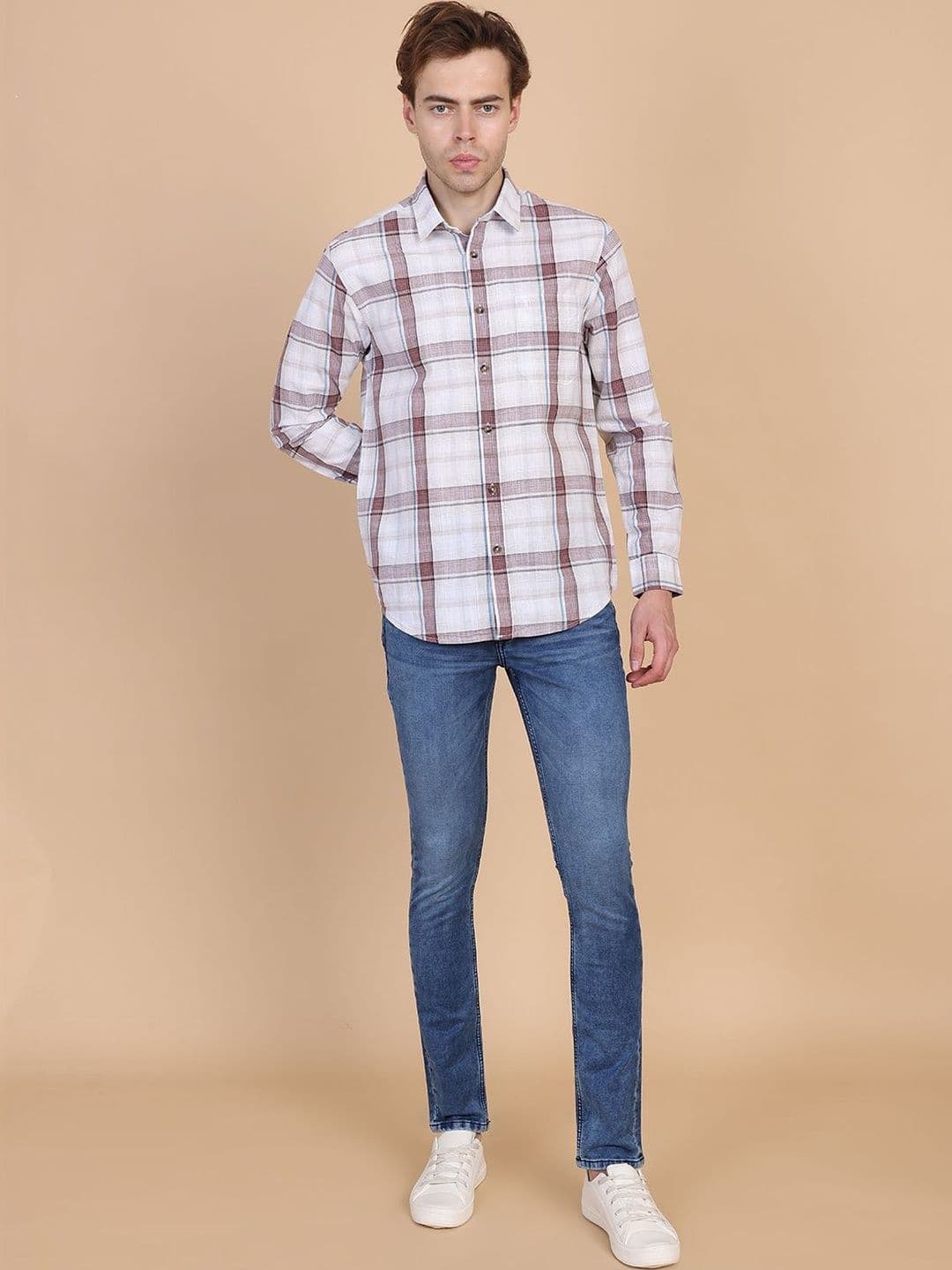 TRIGGER Men Slim Fit Mid-Rise Low Distress Light Fade Stretchable Jeans - view 1