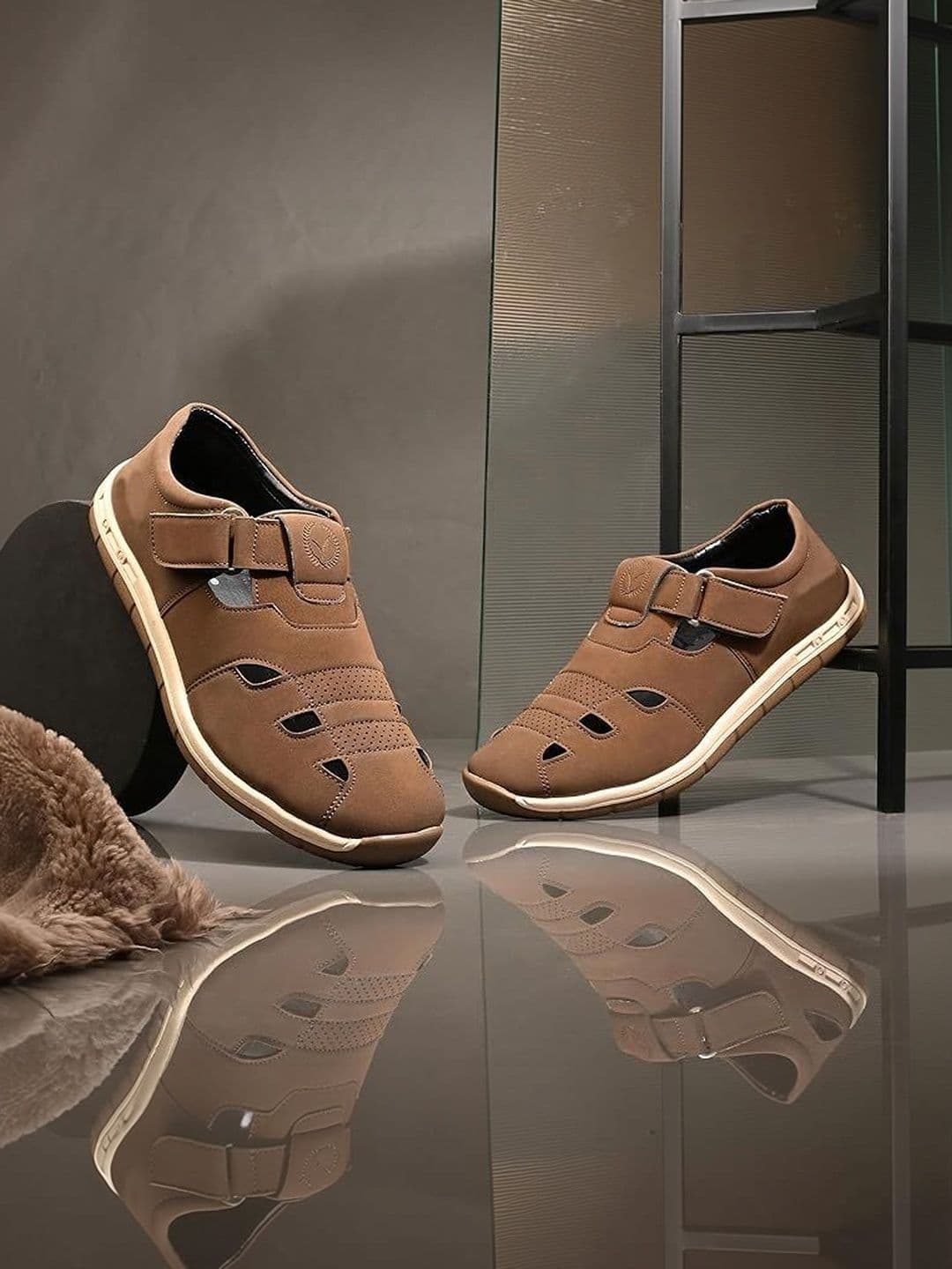 Vellinto Men Shoe-Style Sandals - view 1