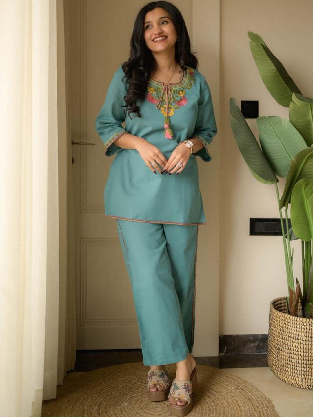 HIMAIRA FASHION Women Floral Embroidered Regular Thread Work Pure Cotton Kurta with Trousers - view 1