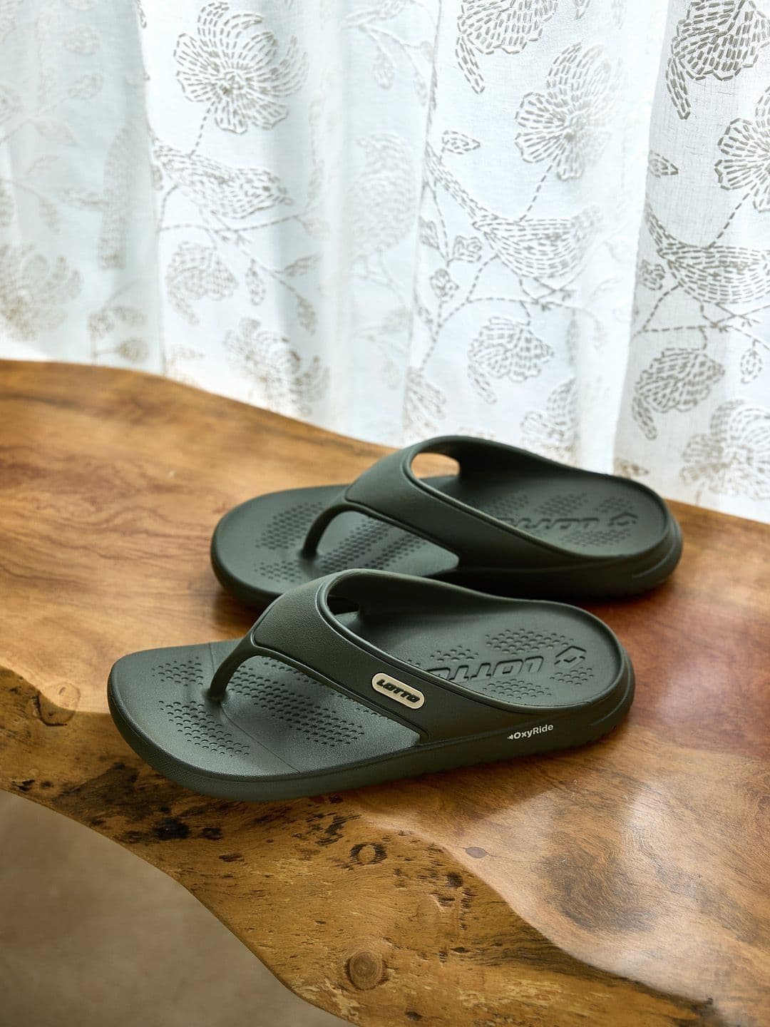 Lotto Men Momentum Olive Flip Flops - view 1