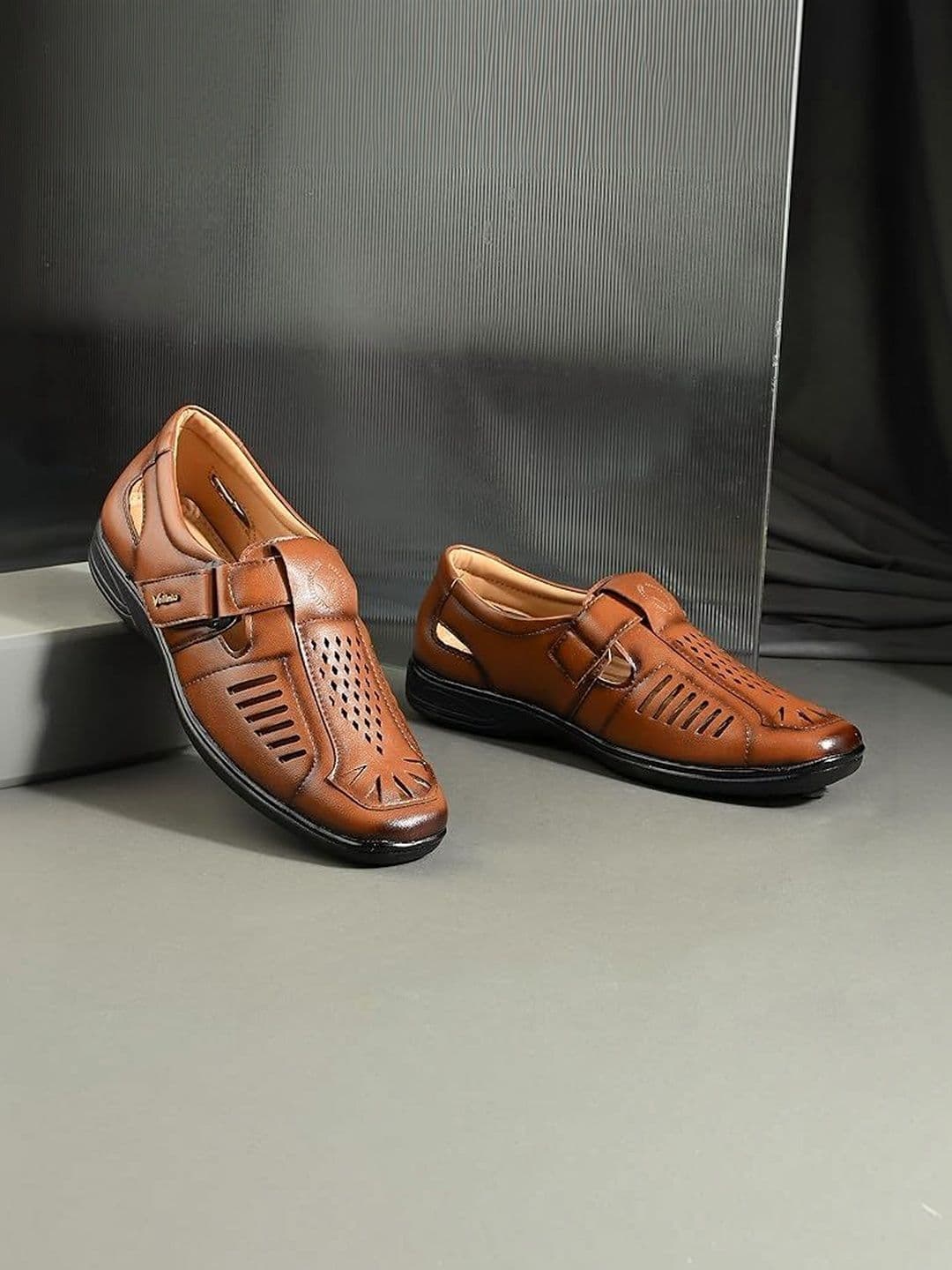 Vellinto Men Shoe-Style Sandals - view 1