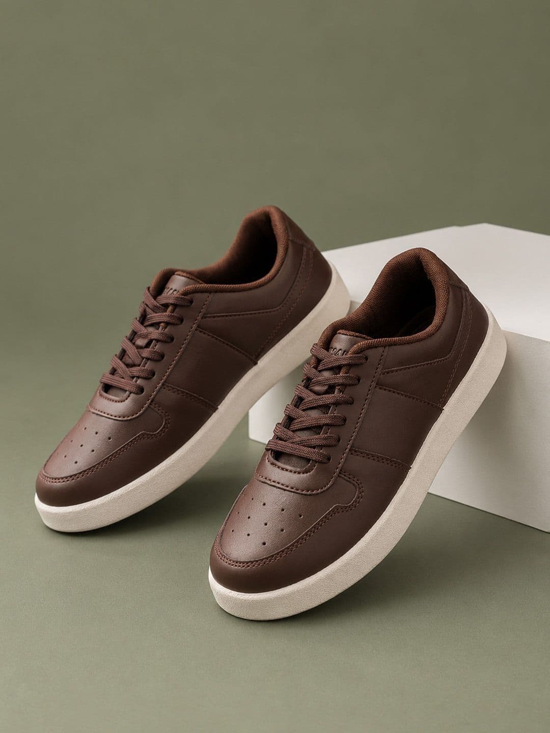 NEEMANS Men Colourblocked Sneakers