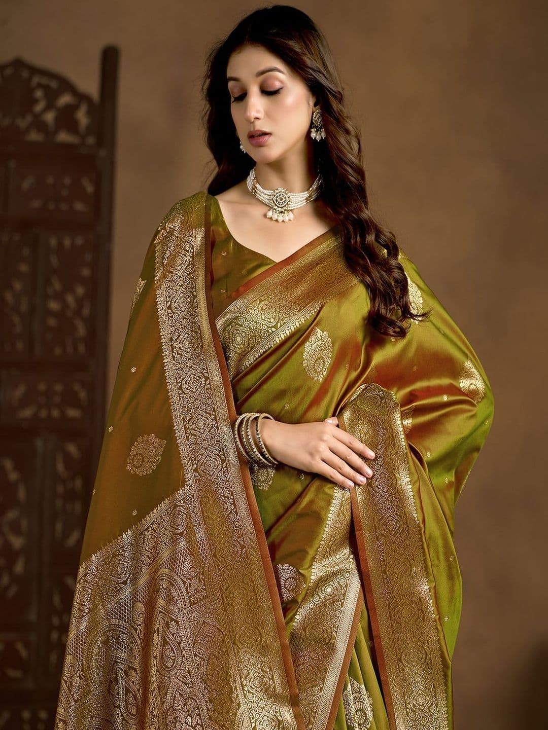 Ethnic Junction Woven Design Silk Blend Banarasi Saree - view 1