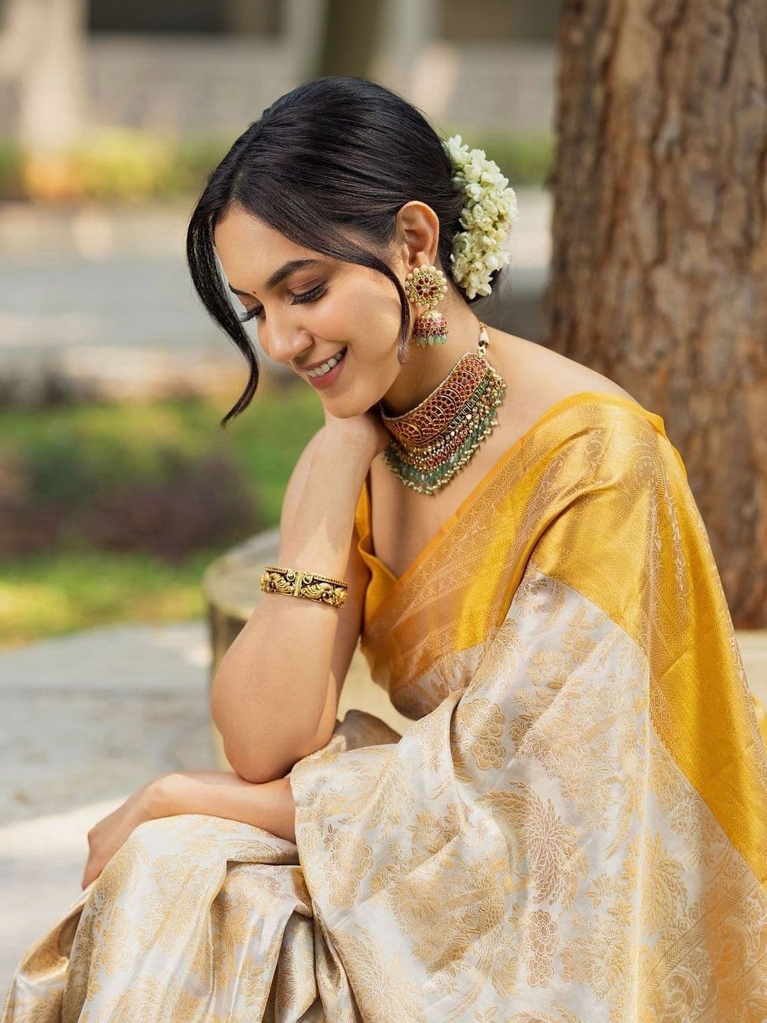 HOLLYBEE TELLS Ethnic Motifs Zari Silk Blend Handloom Banarasi Saree - view 1