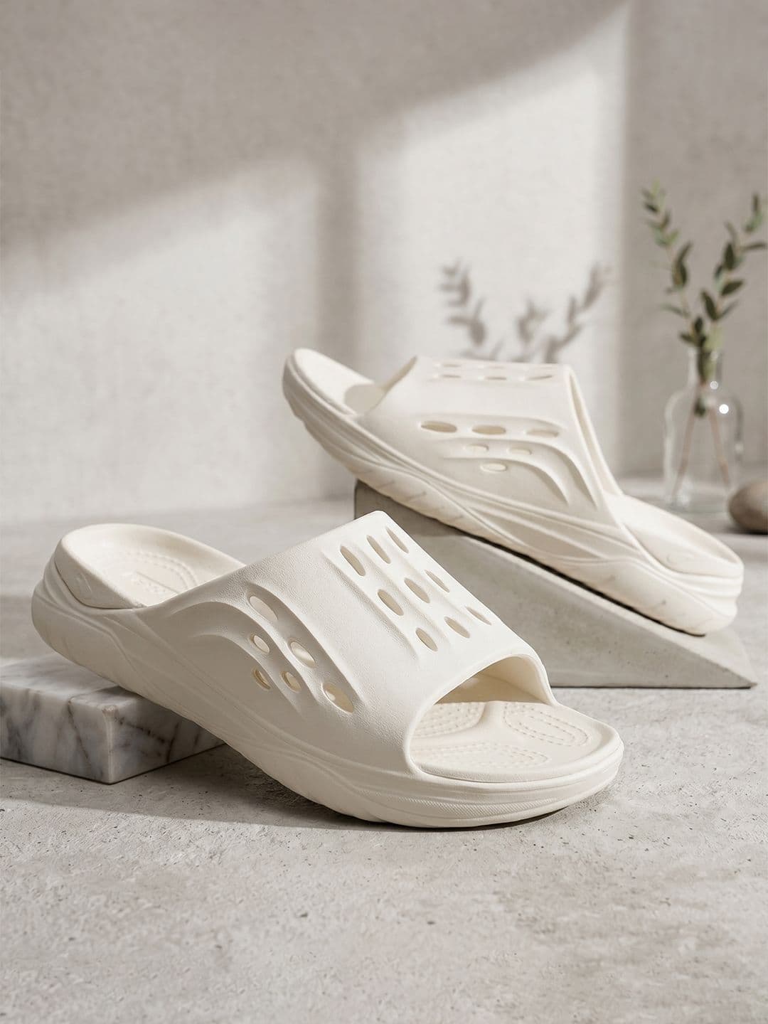 Floatz by Bata Men Lightweight Sliders - view 1