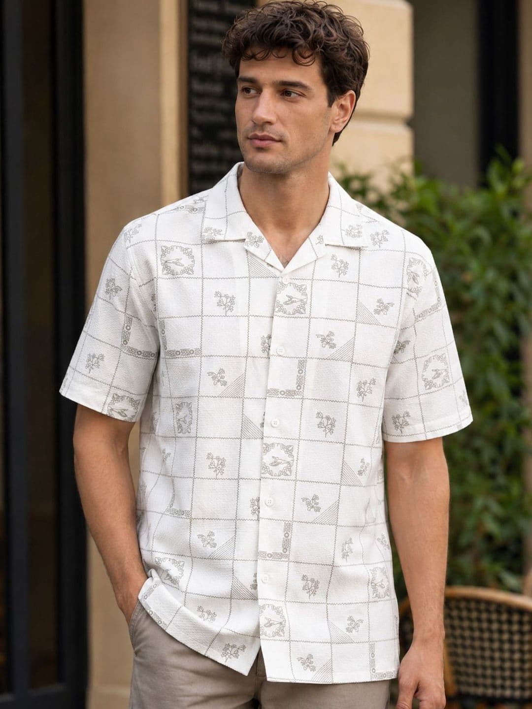 Eszett Floral Printed Short Sleeves Spread Collar Pure Cotton Regular Fit Casual Shirt - view 1
