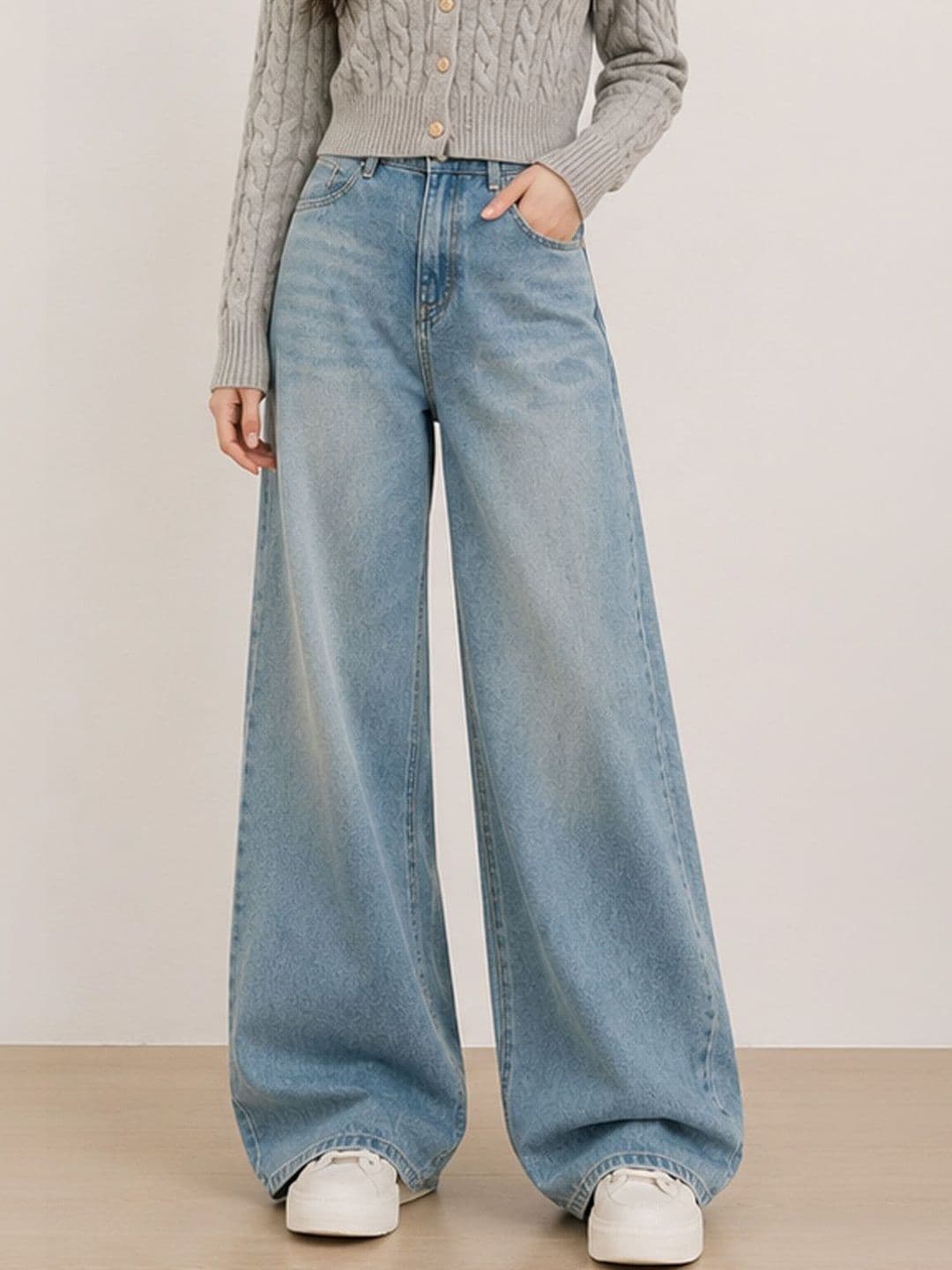 Suo Women Wide Leg Mid-Rise Light Fade Jeans - view 1
