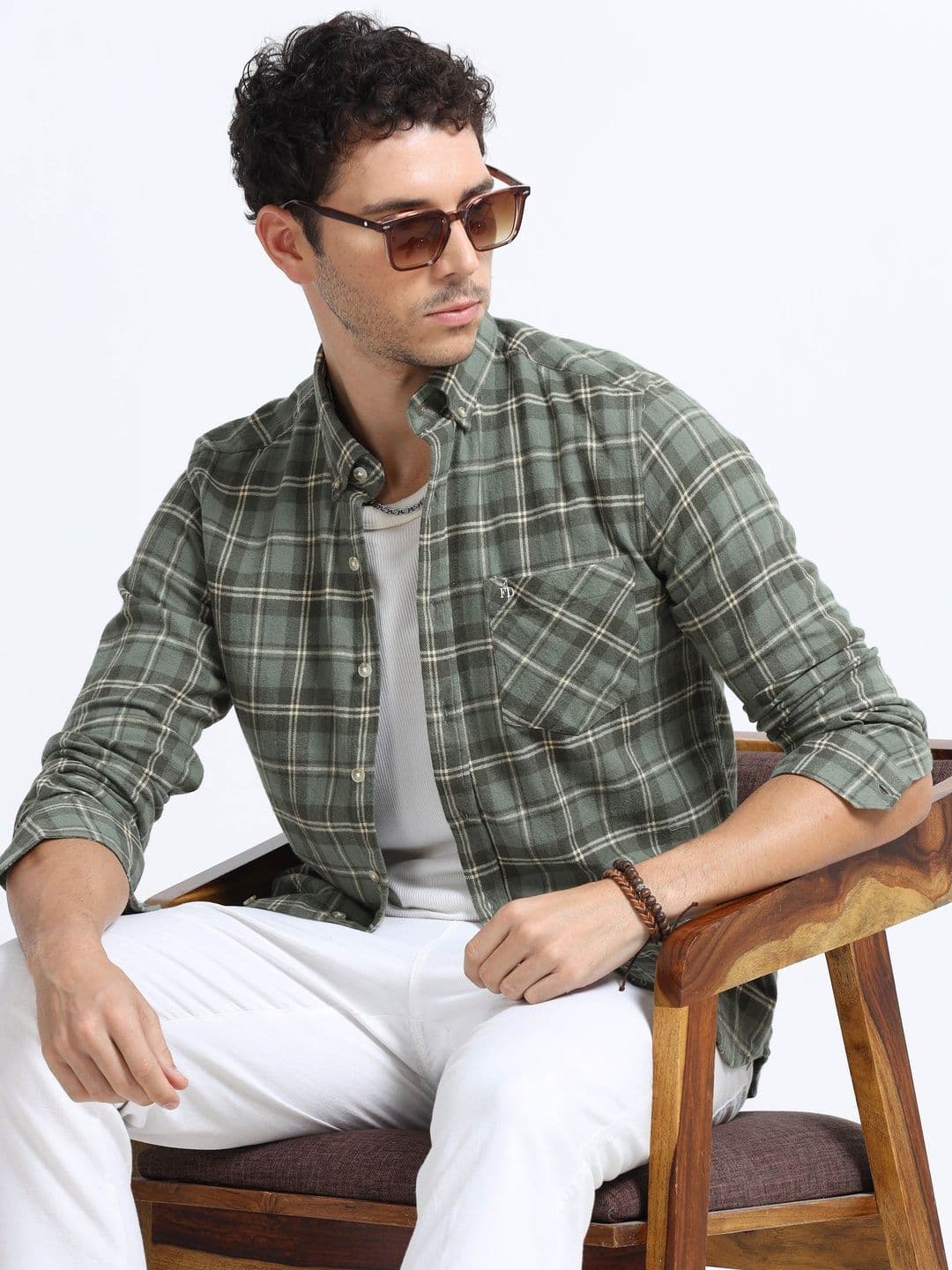 FashionDistrict Men Relaxed Checked Casual Shirt - view 1