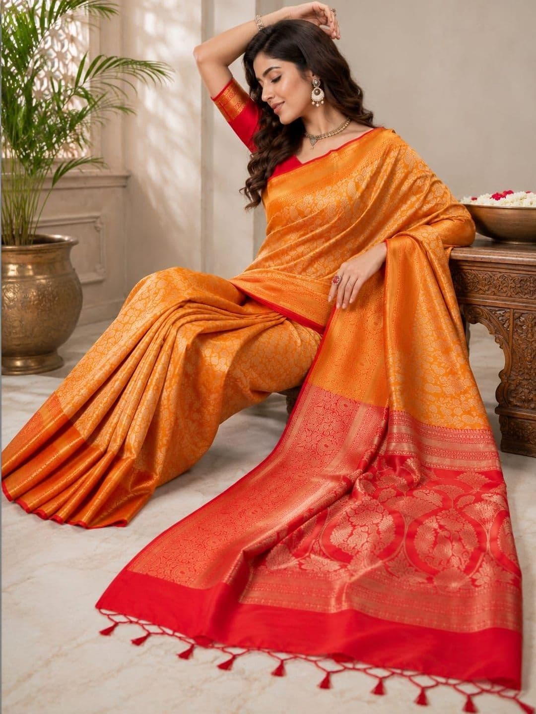 Leelavati Floral Woven Design Zari Saree With Blouse Piece - view 1