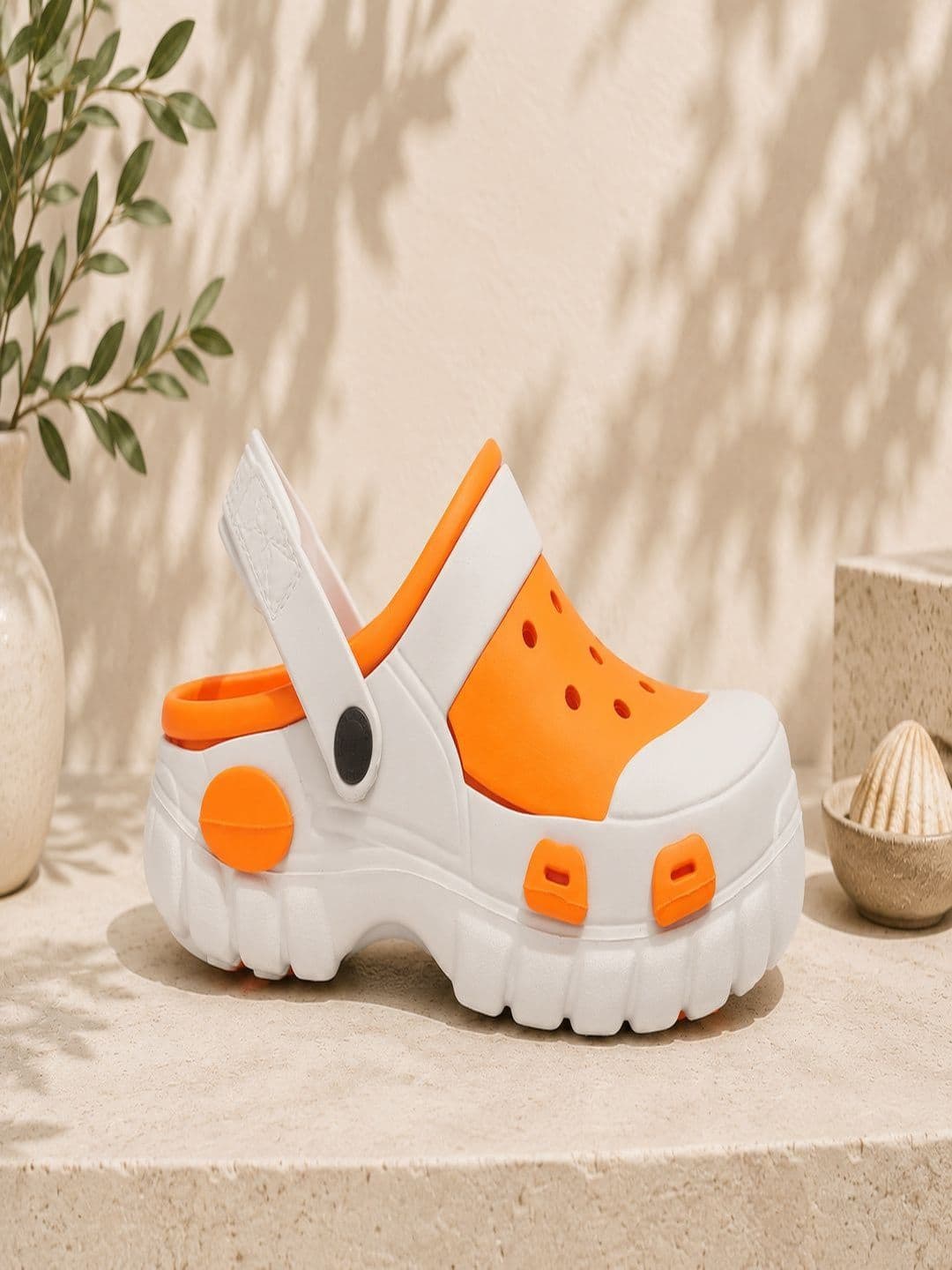 FIVEFEB Men Textured Clogs - view 1