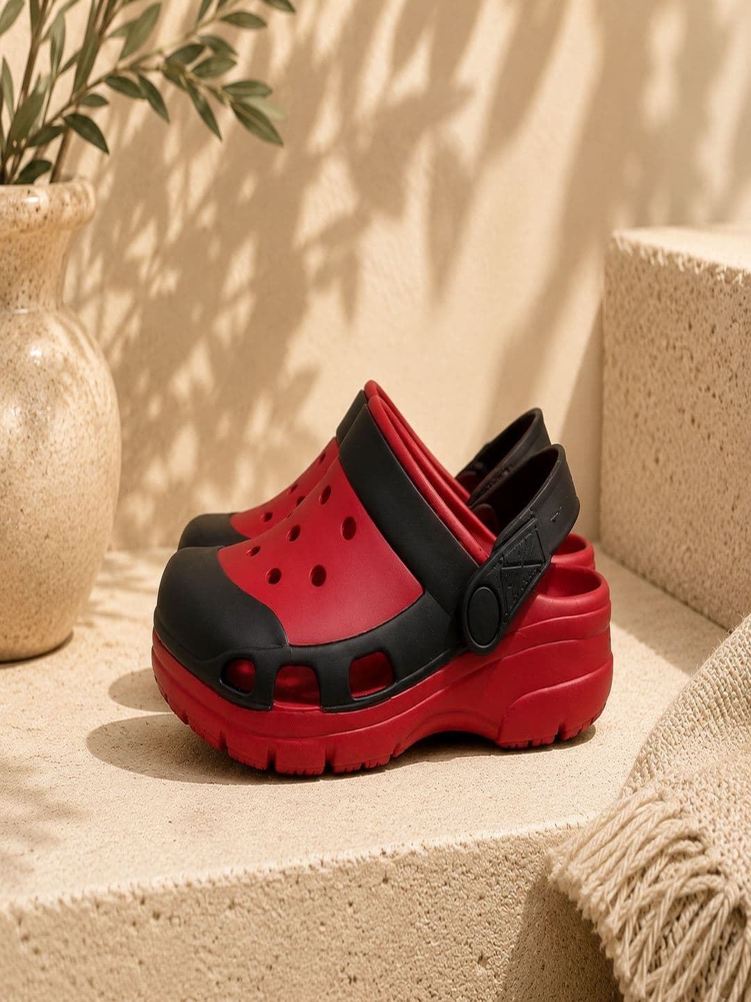 FIVEFEB Men Textured Clogs - view 1