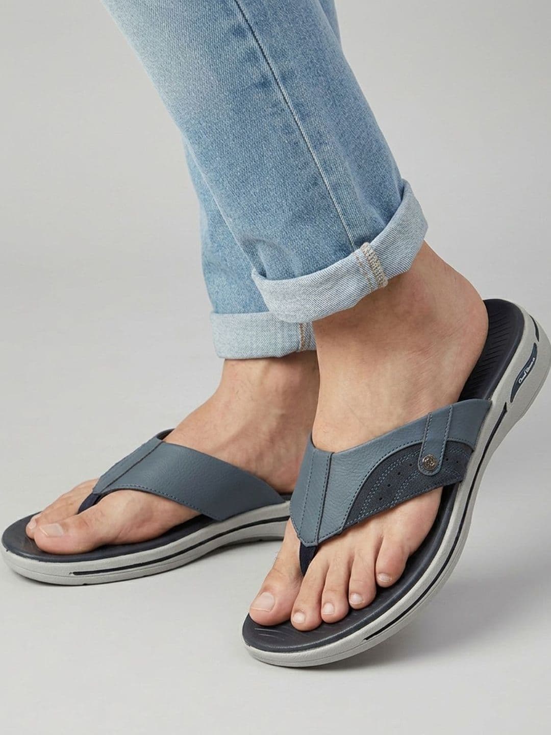 Carlton London Men Thong Flip-Flops - view 1