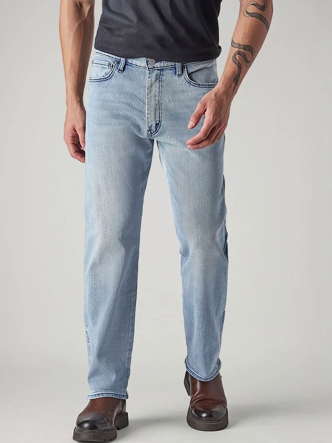 Levis Men Classic Straight Fit Mid-Rise Light Fade Stretchable Jeans - view 1