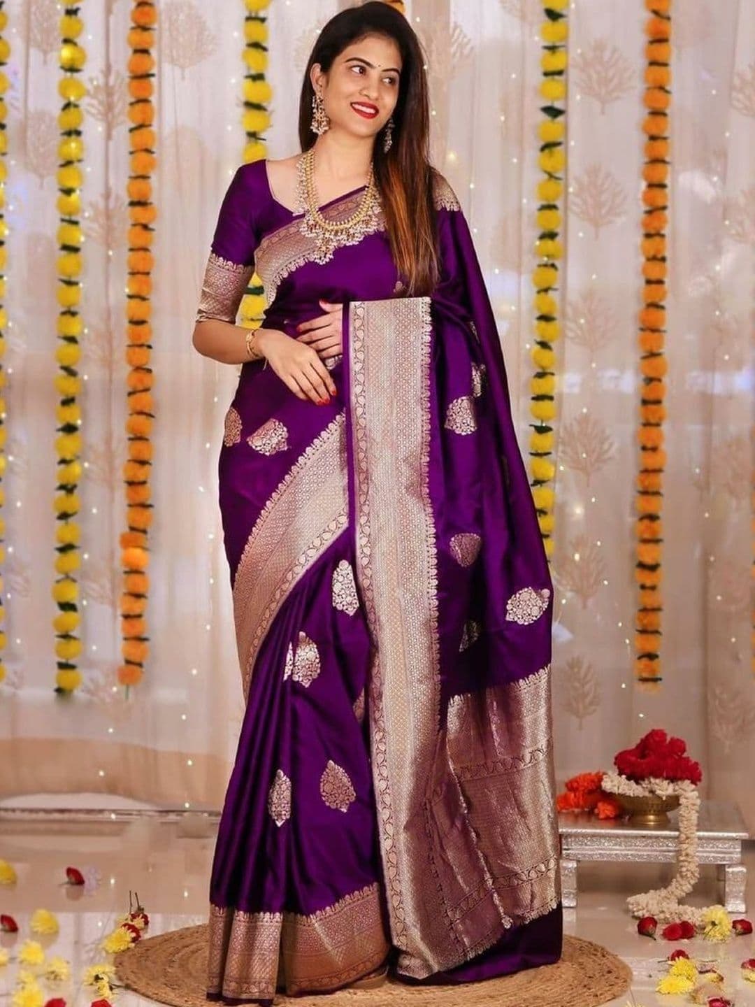 RUTVA FASHION Ethnic Motifs Woven Design Zari Art Silk Banarasi Saree - view 1