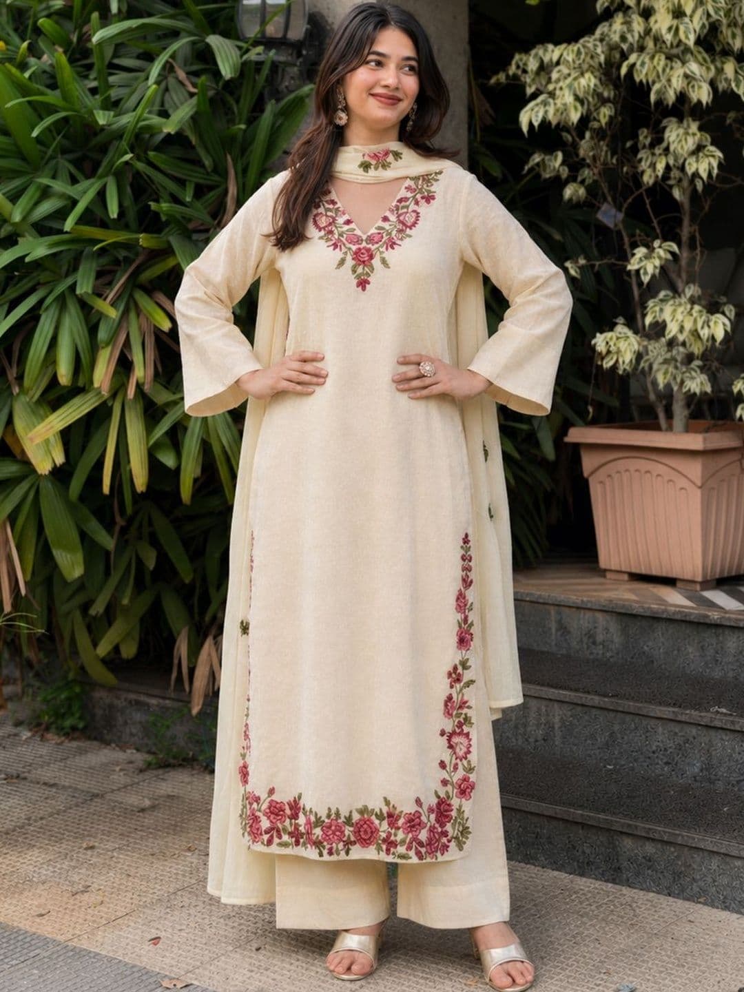 Aaghnya Women Floral Embroidered Regular Thread Work Kurta with Palazzos & With Dupatta - view 1