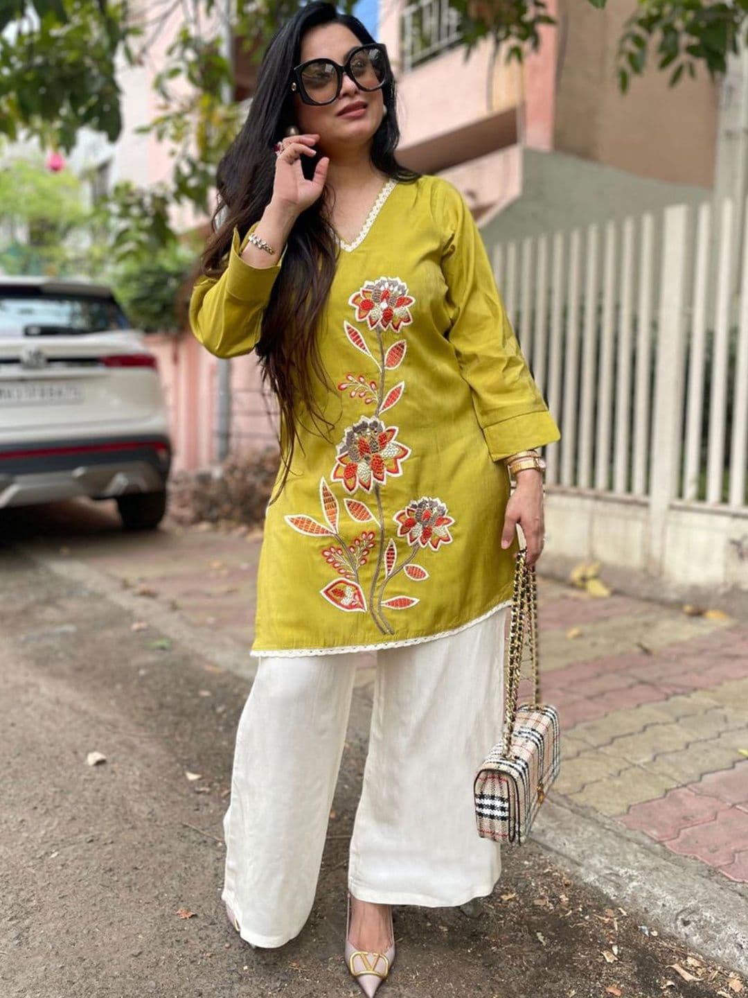 GoSriKi Women Floral Embroidered Regular Thread Work Kurti with Palazzos - view 1