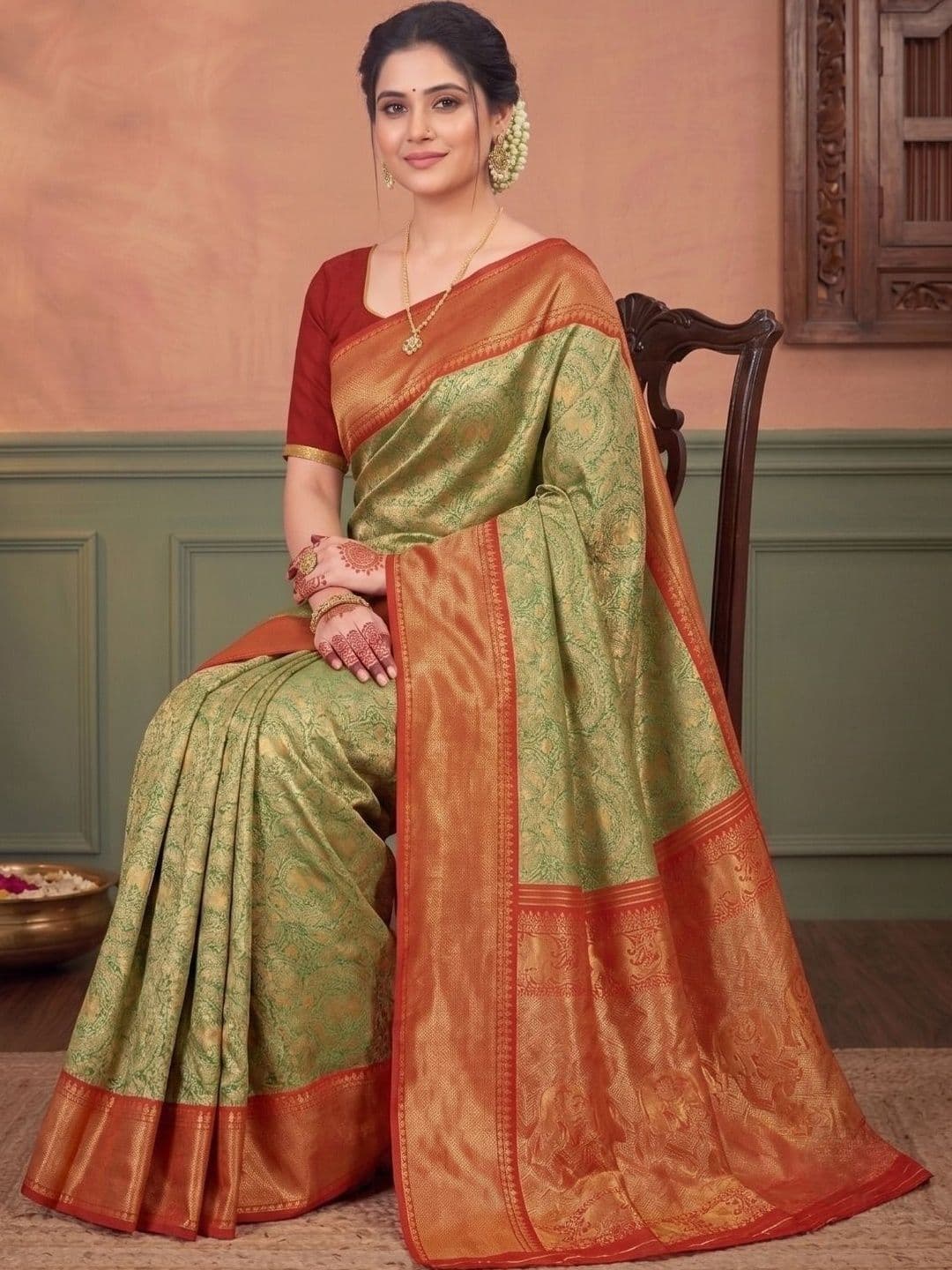 RUTVA FASHION Ethnic Motifs Woven Design Zari Art Silk Banarasi Saree - view 1
