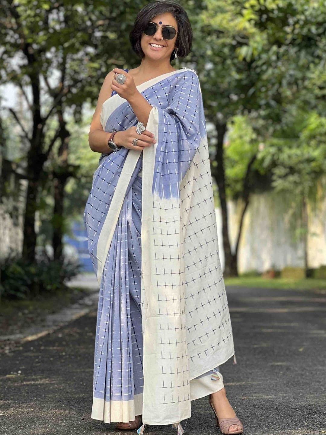 Mitera Woven Design Saree With Blouse Piece - view 1