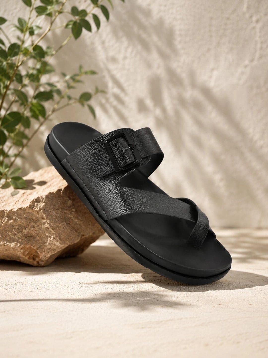 House Of Pataudi Men Grey Solid Slip On Lightweight Toe Ring Sandals - view 1