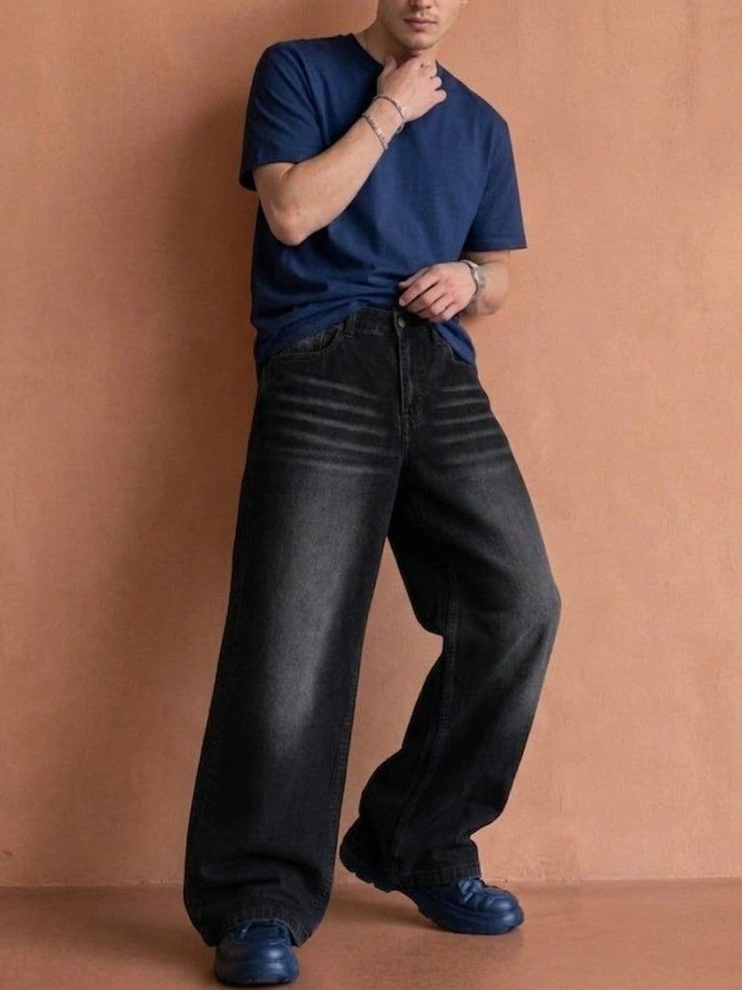 WOOMNY Men Wide Leg Mid-Rise Light Fade Jeans - view 1